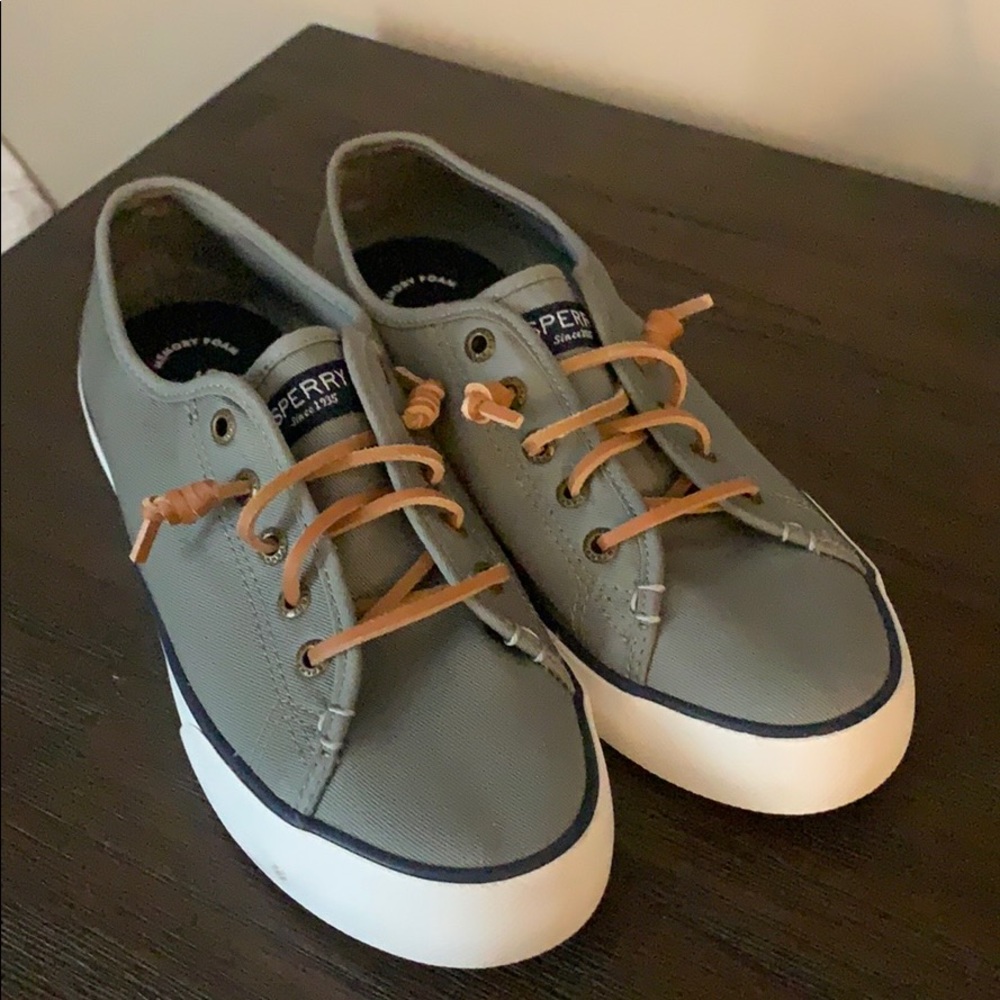 Brand new women’s sperrys size 7 memory foam